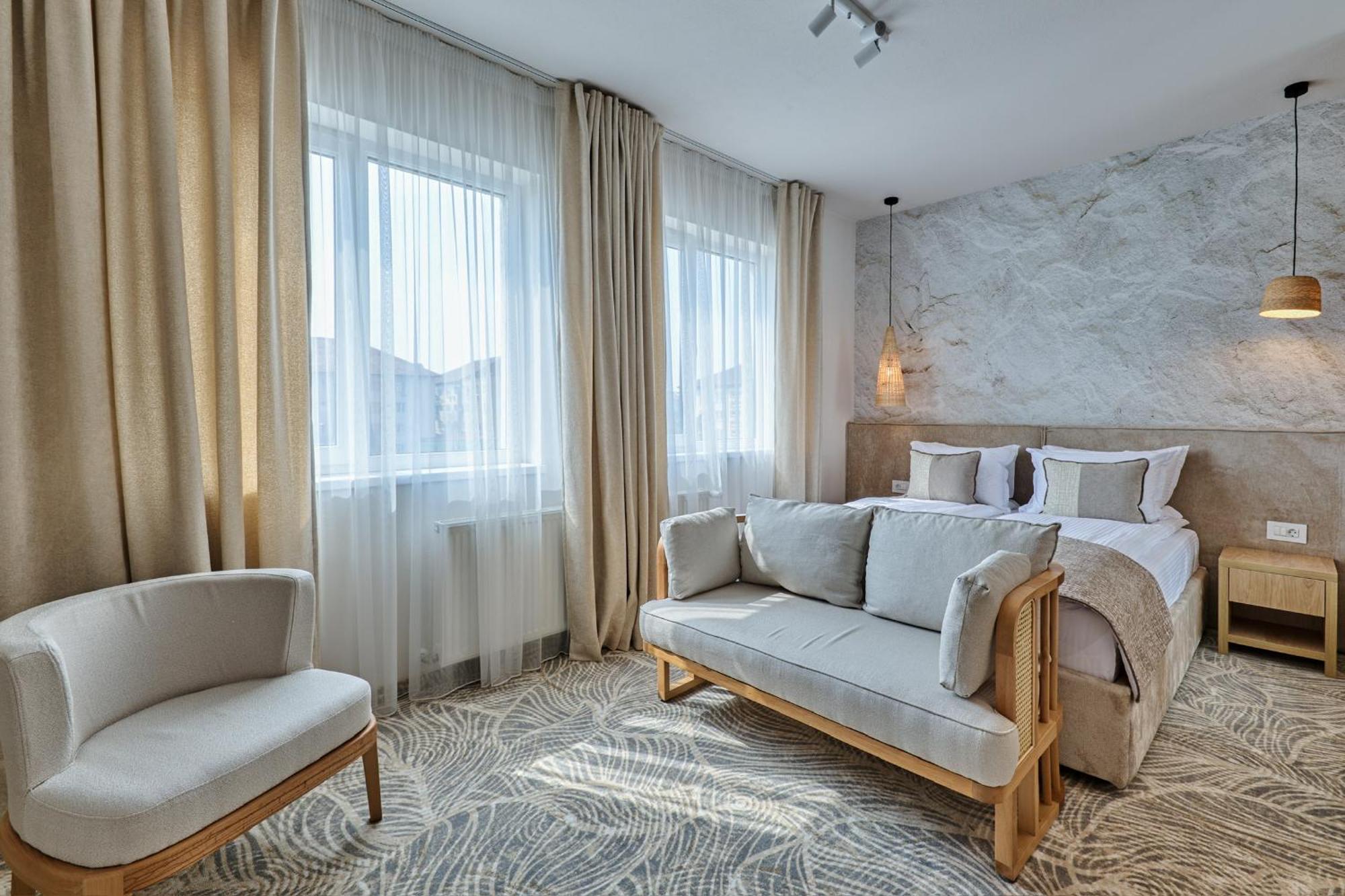 Hotel Serenity ทิมิชัวรา ภายนอก รูปภาพ