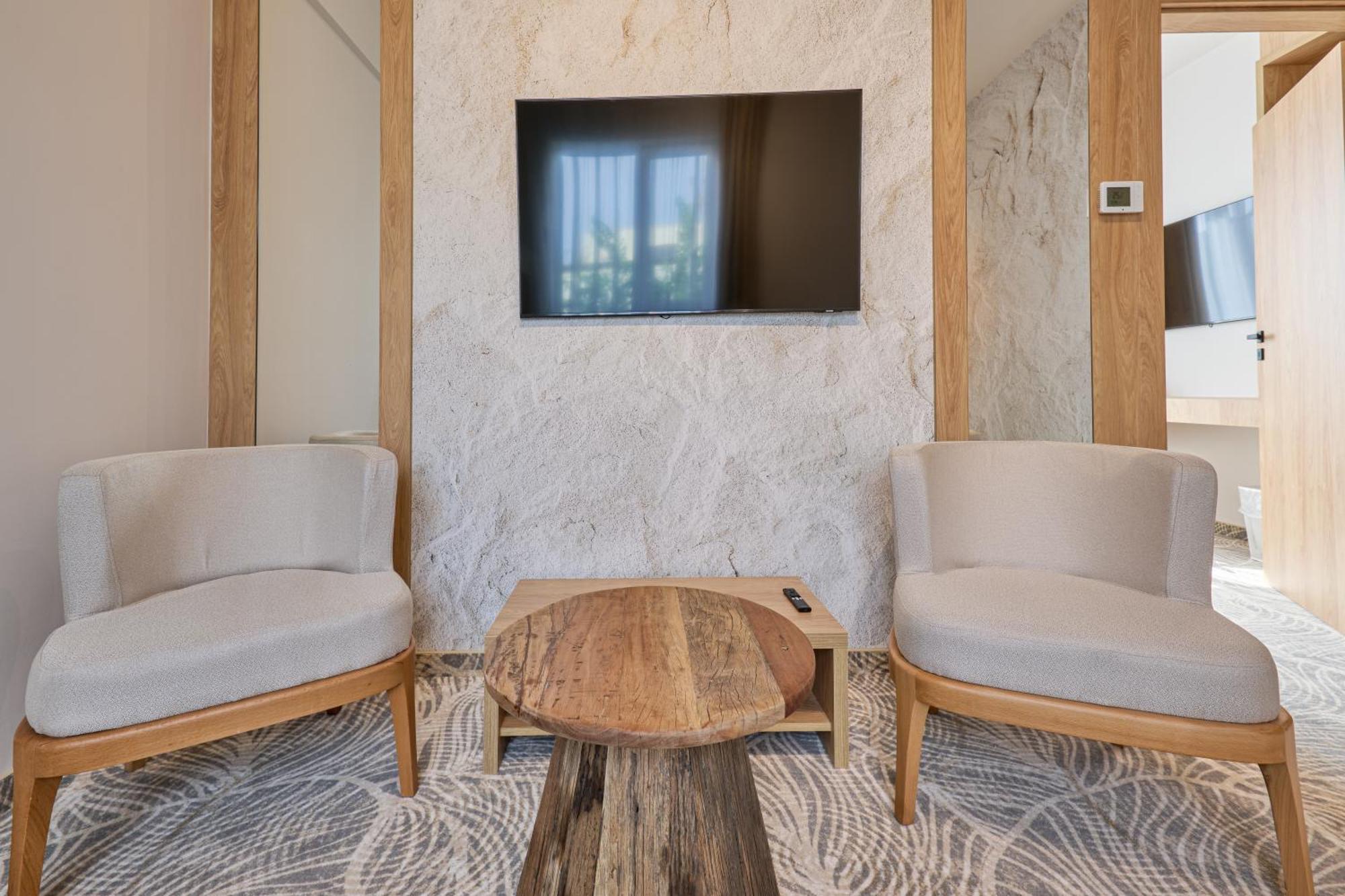Hotel Serenity ทิมิชัวรา ภายนอก รูปภาพ