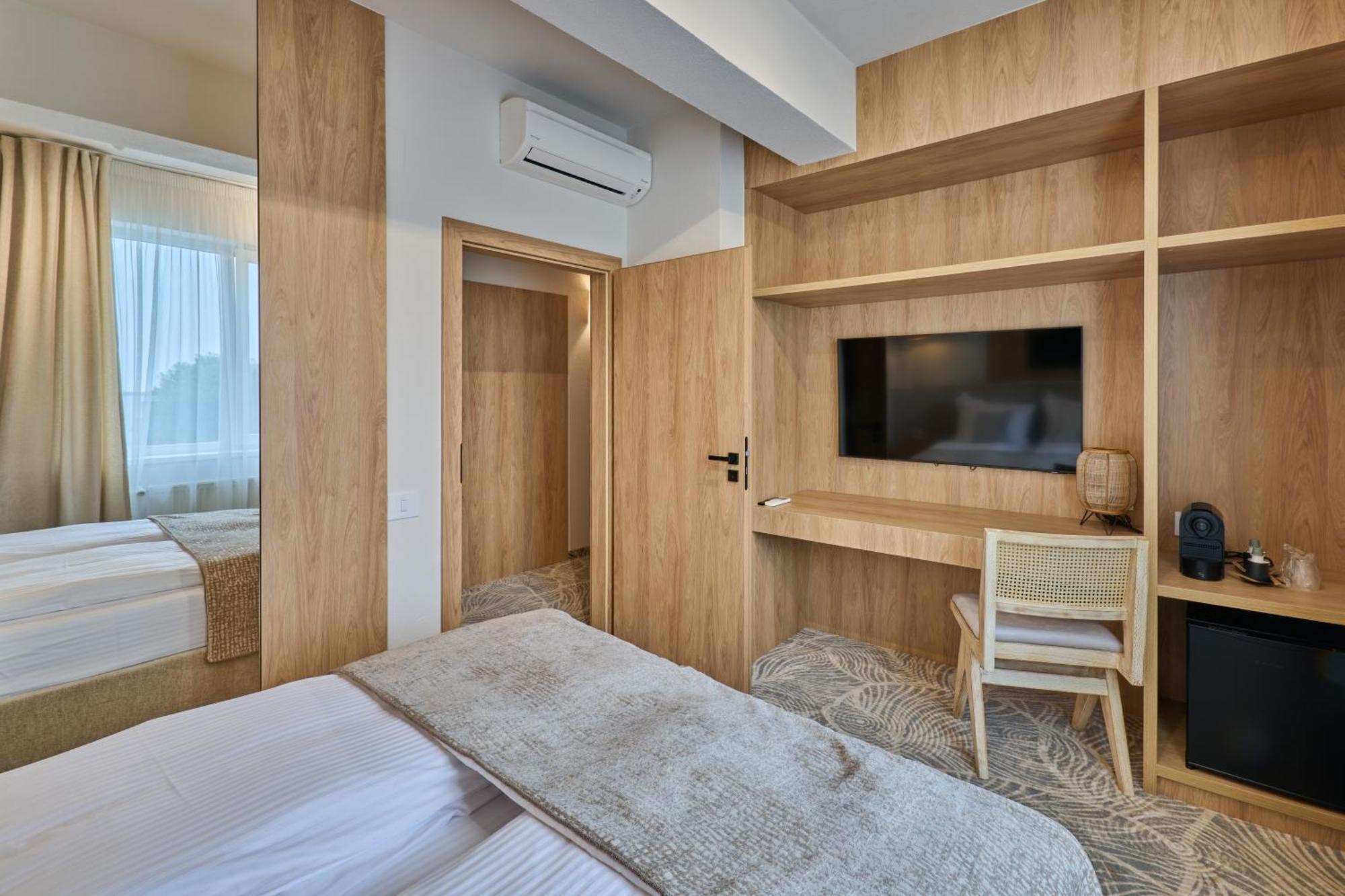Hotel Serenity ทิมิชัวรา ภายนอก รูปภาพ