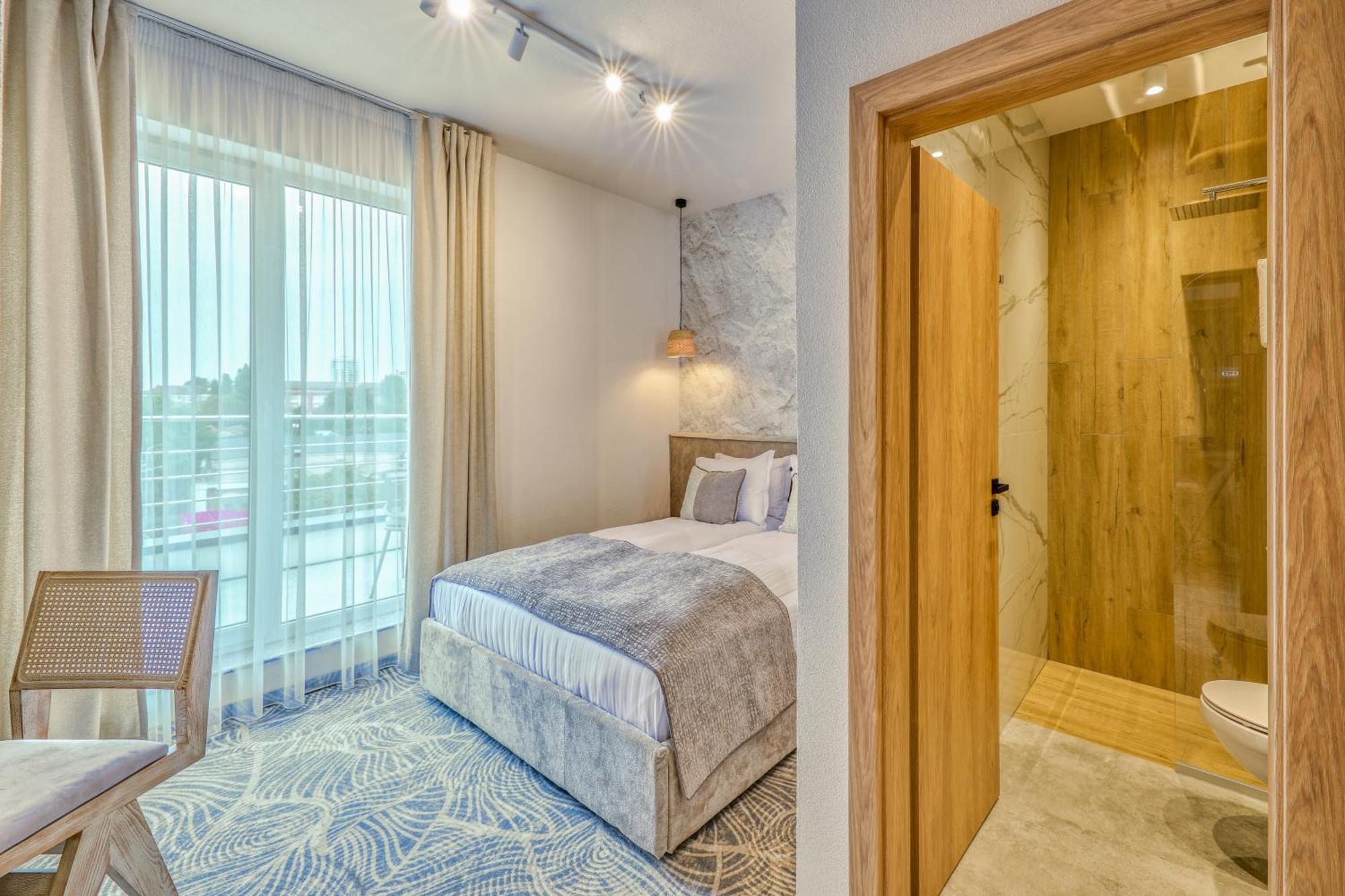 Hotel Serenity ทิมิชัวรา ภายนอก รูปภาพ